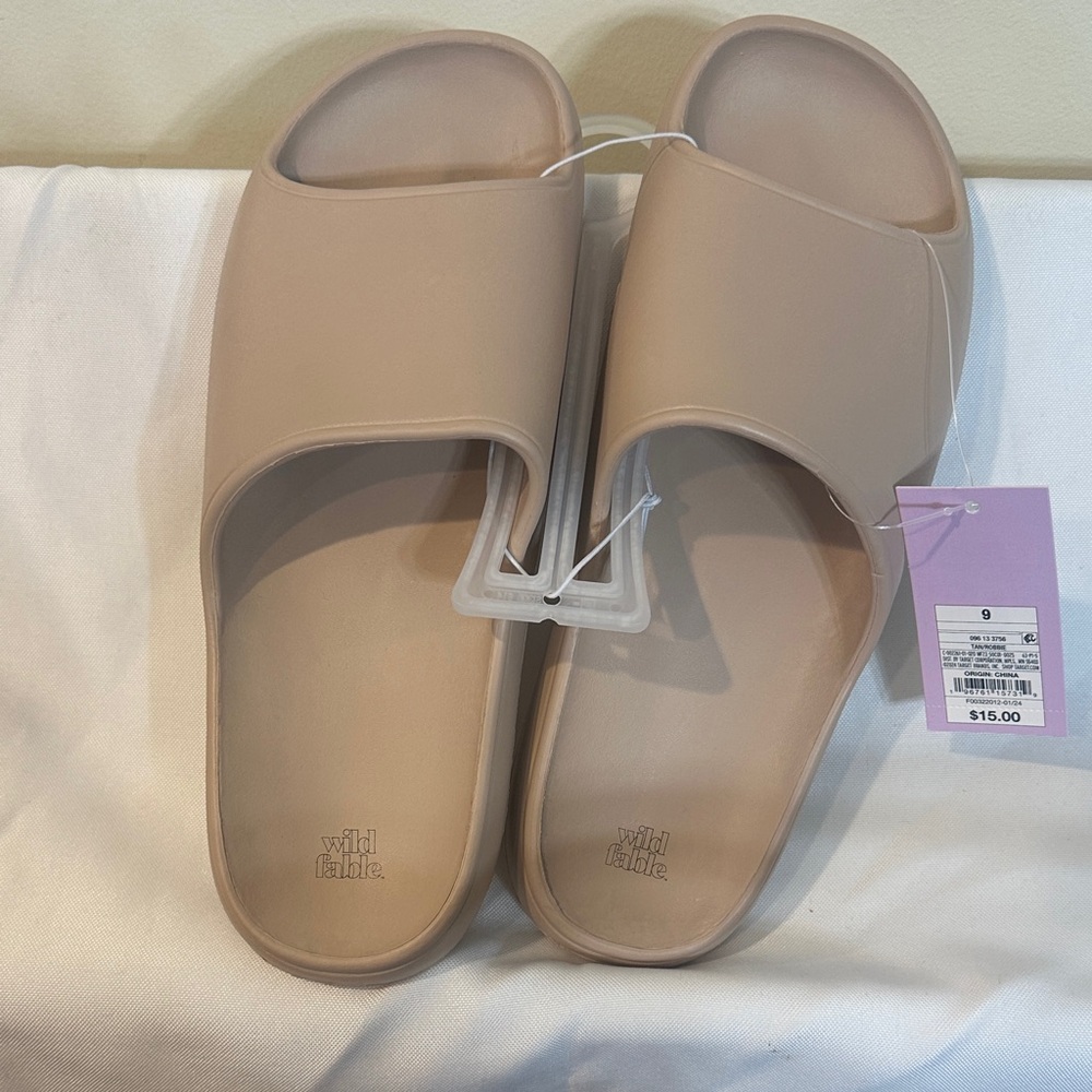 Wild Fable Tan Slide Sandals